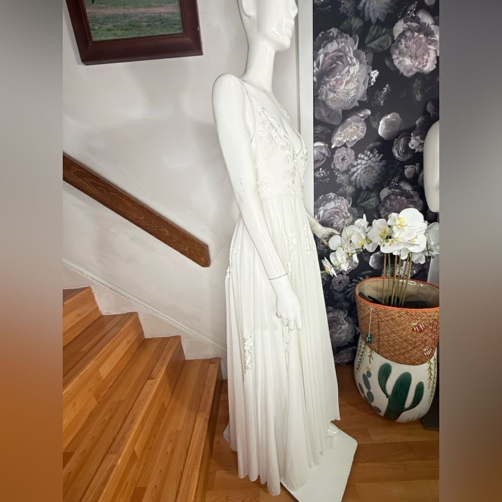 BHLDN Bonaire V-Neck Embroidered
Wedding Gown/ size 0 - Picture 10 of 16